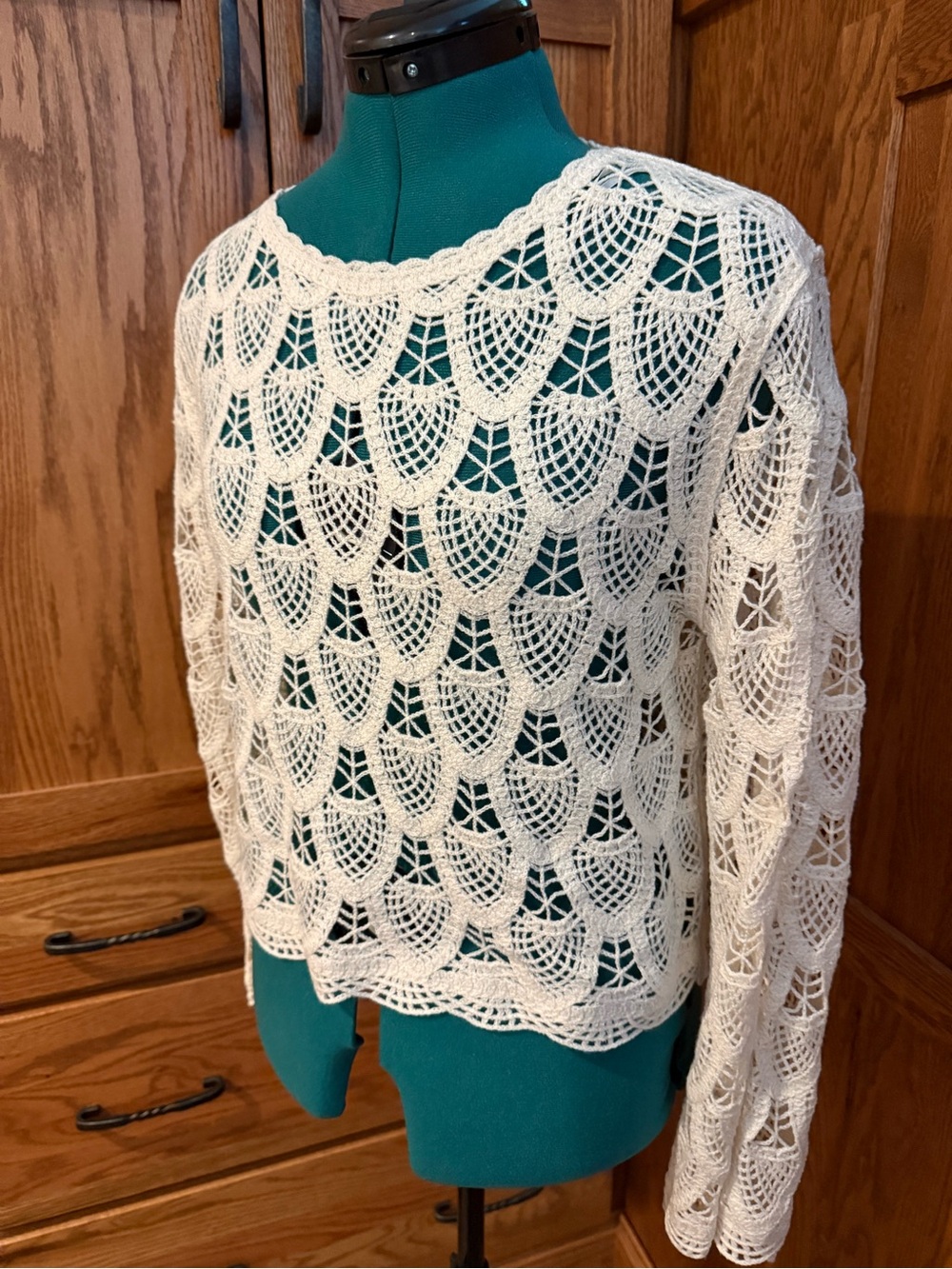 Women’s Cream Crochet Long-Sleeve Scoop Neck Sweater